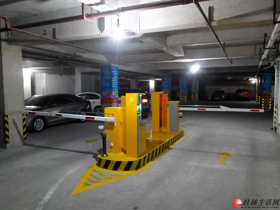 智慧通行新篇章 道閘、人行道擺閘與大型停車場智能收費系統構筑現代智能停車場